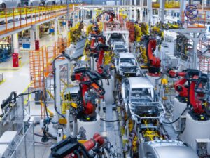 Học công nghệ ô tô ra làm gì? Top 10 công việc hot nhất 2025
