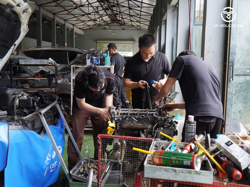 Trung tâm sửa chữa ô tô và đào tạo tại Hà Nội
