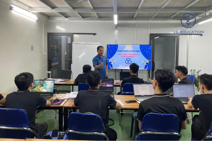 VCE có khóa học nào vào buổi tối?