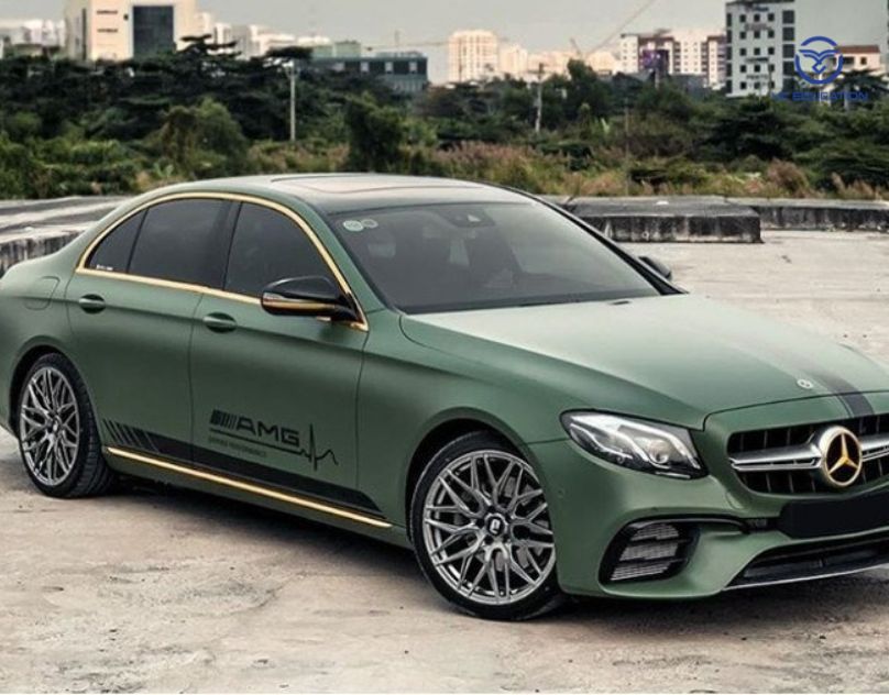Lưu ý khi dán decal xe ô tô để không bị phạt