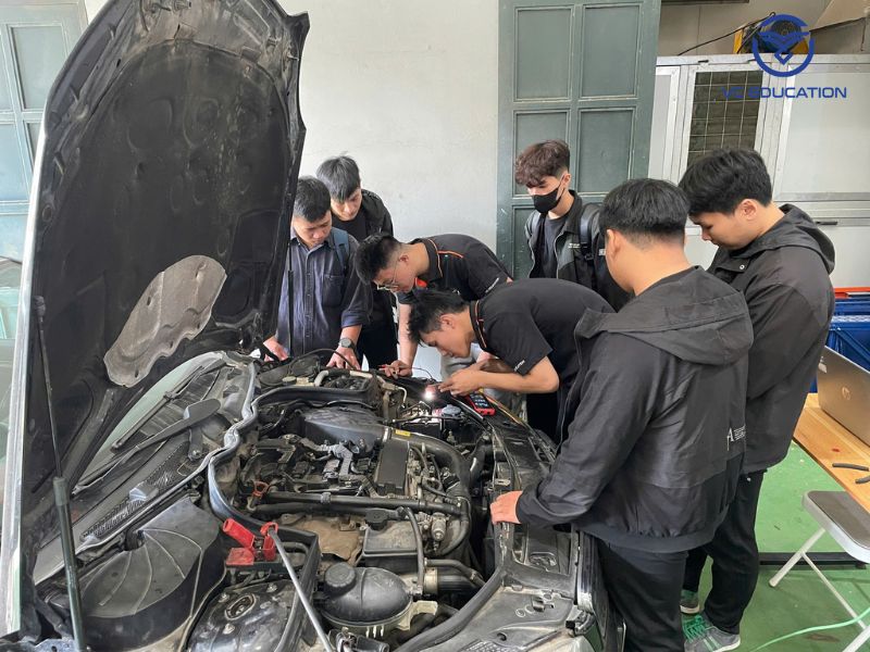 Ngành công nghệ kỹ thuật ô tô là gì?