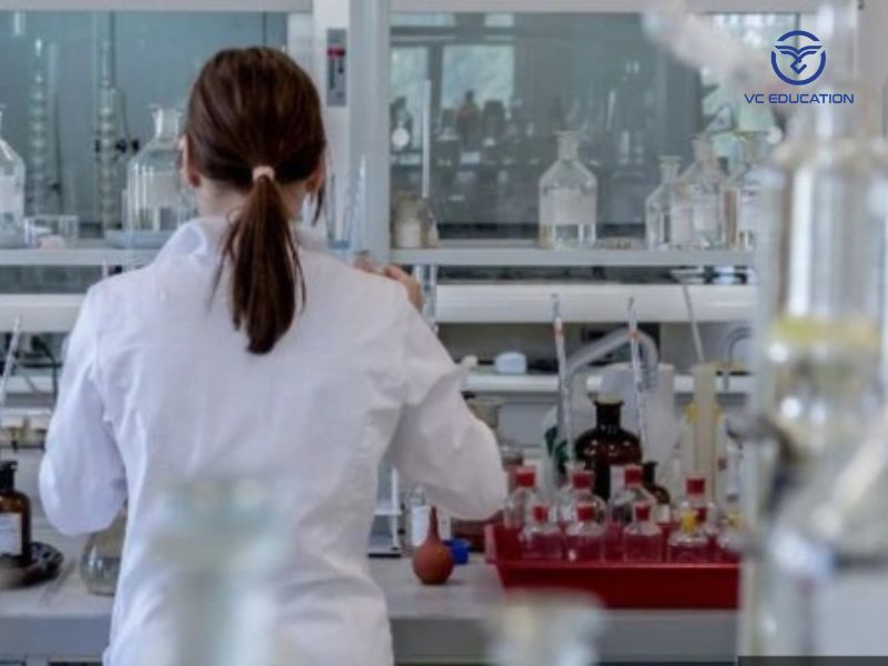 Học giỏi hóa thì làm nghề gì? Nghề nào có cơ hội phát triển lớn nhất?