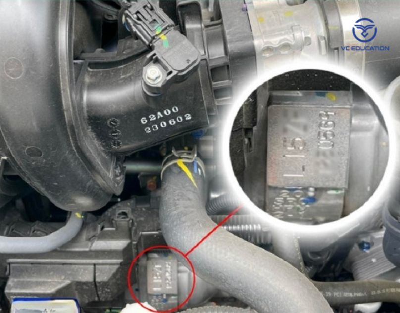 Cách tra số khung ô tô trực tiếp trên xe