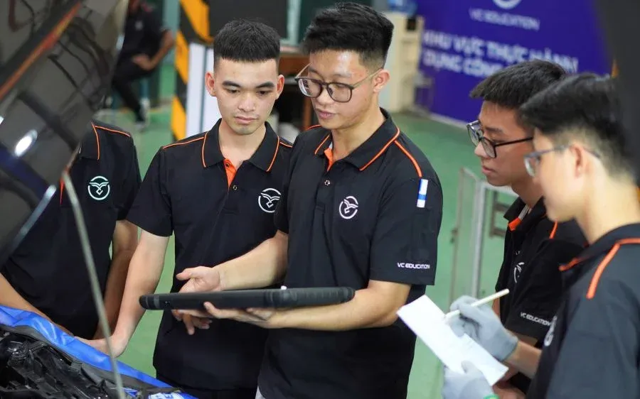 Thầy Quang hướng dẫn thực tế