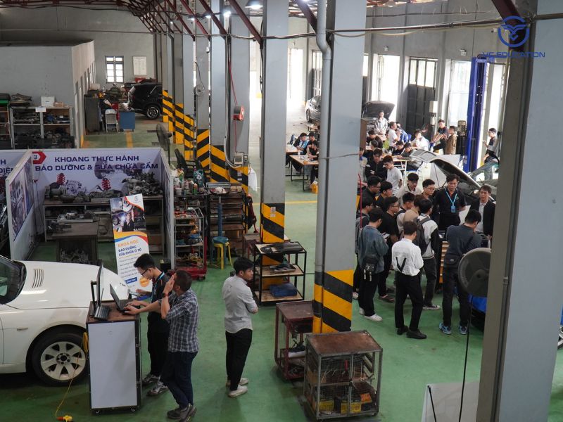 Trung tâm VCE - Nâng Tầm Kỹ Thuật Viên Ô Tô