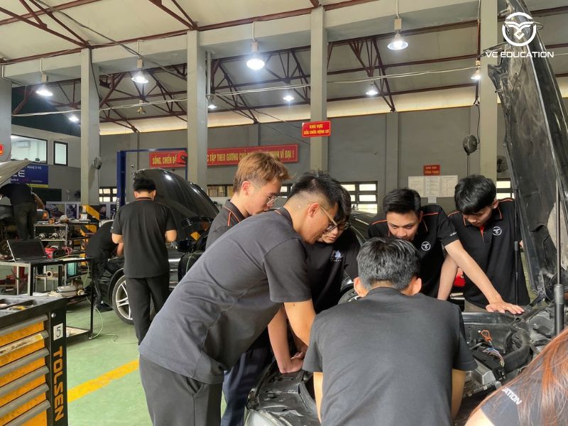 Trung tâm VCE - Nâng tầm kỹ thuật viên ô tô