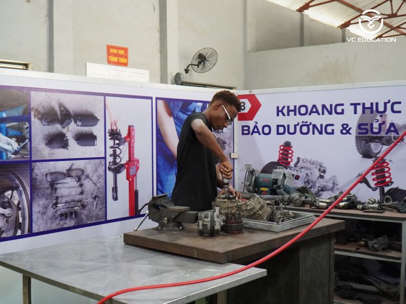 Trung Tâm VCE – Nâng Tầm Kỹ Thuật Viên Ô Tô