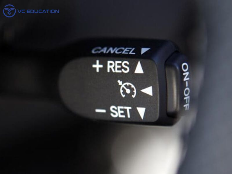 Cruise Control Là Gì? Định Nghĩa và Vai Trò Cơ Bản