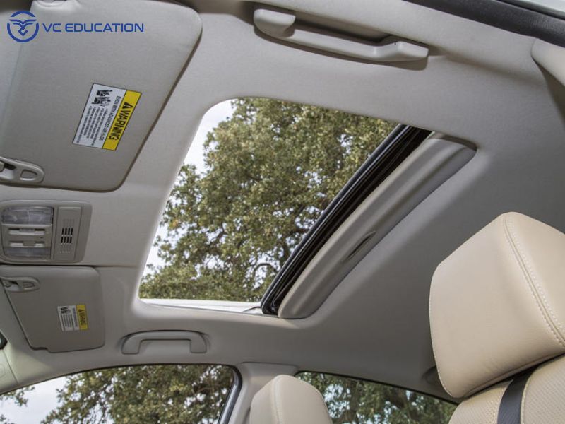 Sunroof Là Gì? Định Nghĩa Và Vai Trò Cơ Bản Của Cửa Sổ Trời
