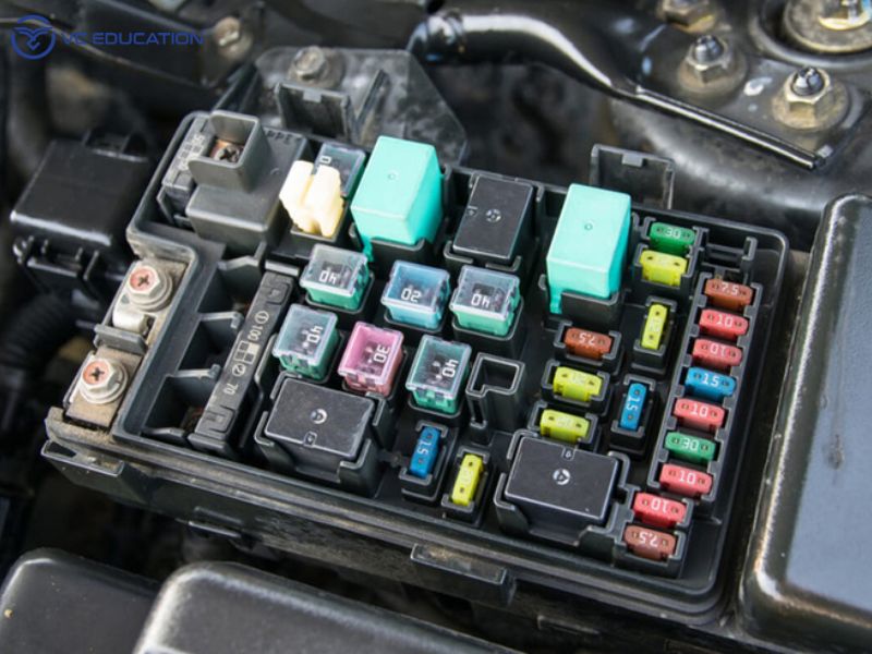 Các dấu hiệu cầu chì ô tô hỏng và hướng dẫn kiểm tra tại nhà