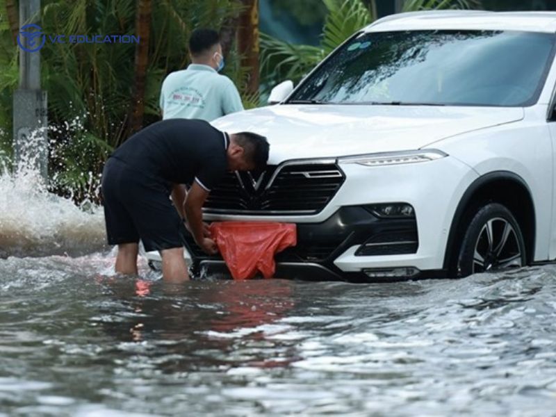Hậu Quả Nghiêm Trọng Của Thuỷ Kích Đối Với Xe Ô Tô