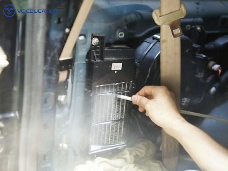 Hướng dẫn vệ sinh dàn lạnh ô tô tại đơn giản tại nhà