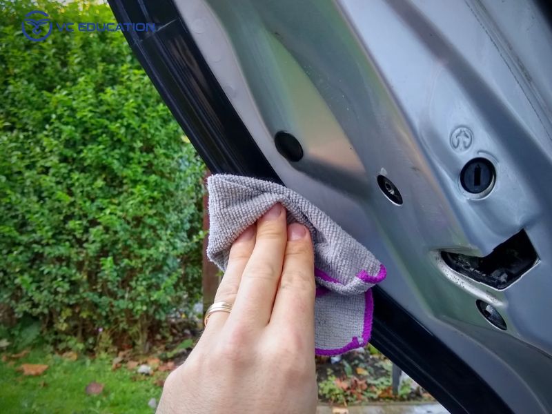 Lời Khuyên Từ Trung Tâm Học Nghề Sửa Chữa Ô Tô VCE Để Phòng Tránh Tình Trạng Cửa Xệ