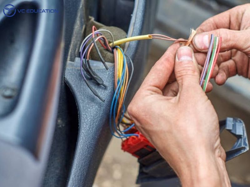 Nguyên nhân phổ biến khiến cầu chì ô tô bị đứt