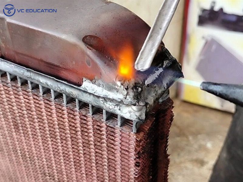 Sửa Chữa Và Thay Thế Két Nước