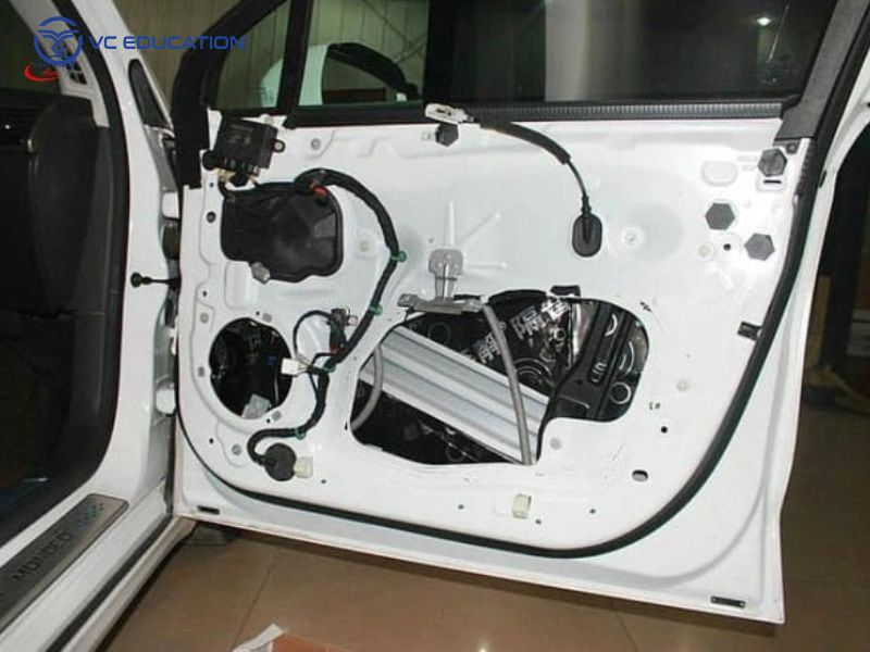 Tác Hại Của Việc Cửa Xe Bị Xệ Nếu Không Khắc Phục