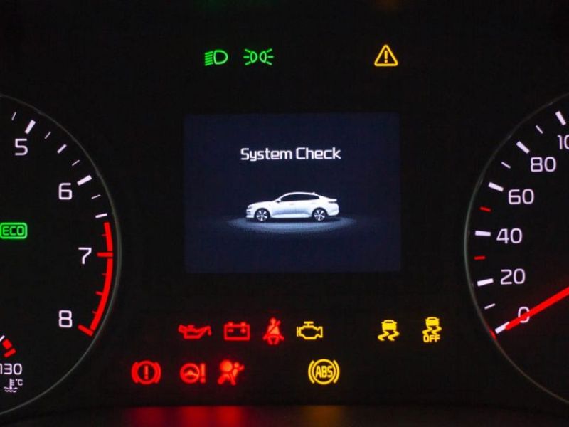 Tổng hợp các đèn báo lỗi ô tô và ý nghĩa của từng loại đèn