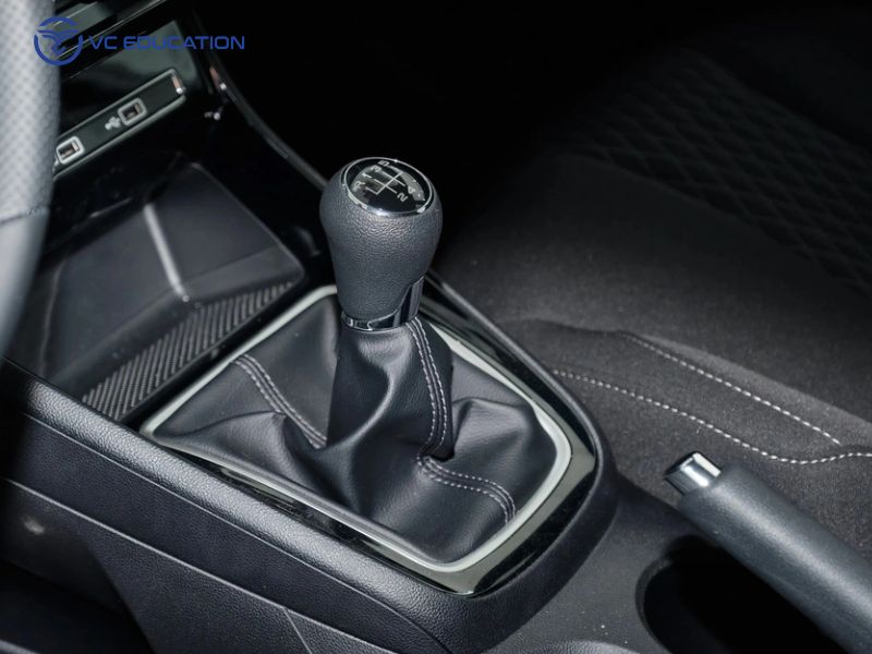 Xe MT (Manual Transmission) – Hộp Số Sàn: Cảm Giác Lái Truyền Thống
