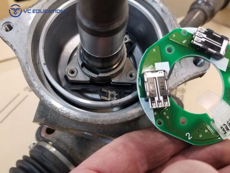 Tầm Quan Trọng Của Vòng Tua Máy Trong Vận Hành Xe