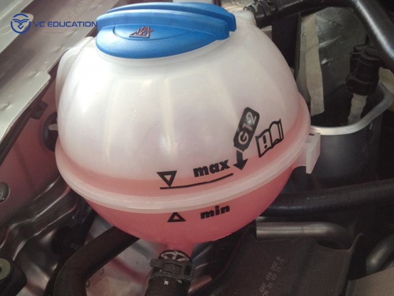 Kiểm Tra và Bảo Dưỡng Bình Nước Phụ Đúng Chuẩn