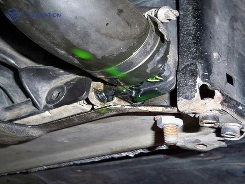 Nguyên Nhân Gây Hỏng Bình Nước Phụ và Các Vấn Đề Liên Quan