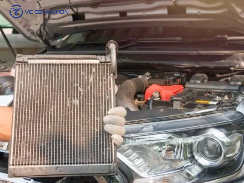 Dấu Hiệu Két Nước Ô Tô Bị Hư Hỏng