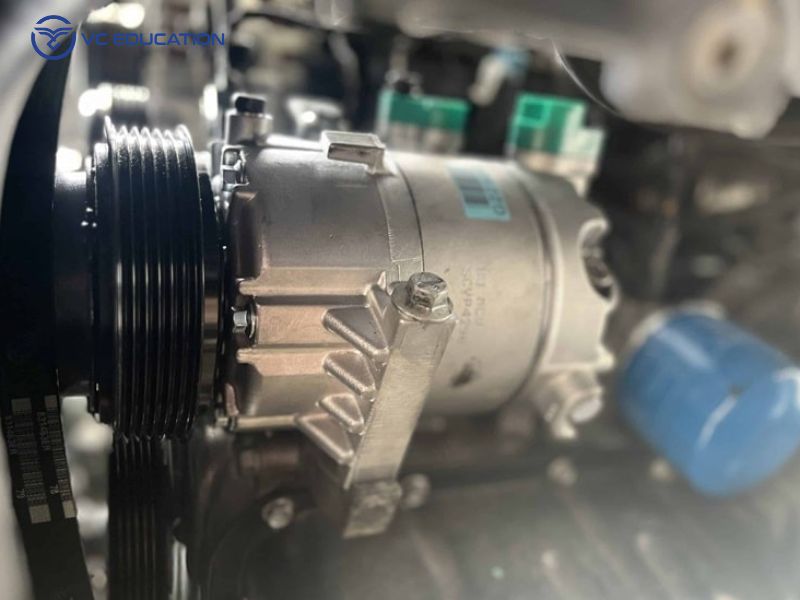 Lốc điều hòa ô tô là gì? Cấu tạo, nguyên lý và chi phí sửa