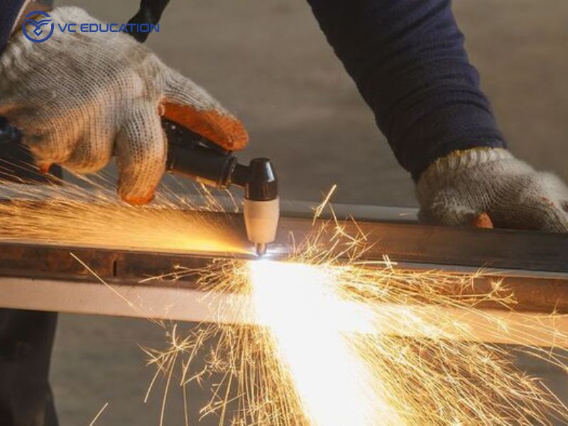 Nghề cơ khí – hàn – tiện – gia công kim loại