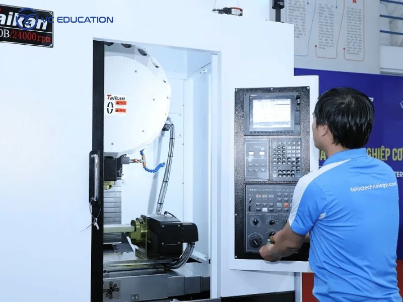 Nghề cơ khí CNC – vận hành máy tự động
