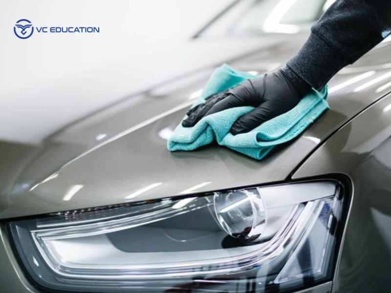 Lau khô xe trước khi tẩy