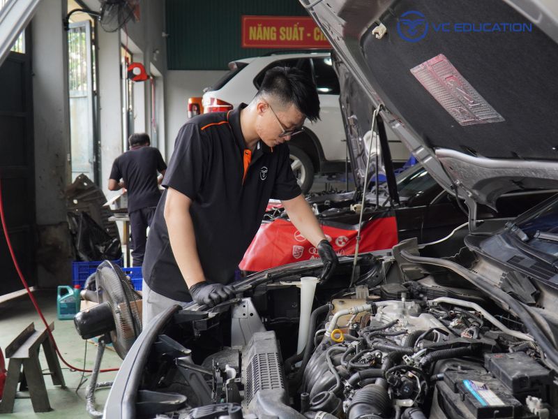 Bảo Dưỡng Và Sửa Chữa Động Cơ Đốt Trong: Lời Khuyên Từ Trung Tâm VCE