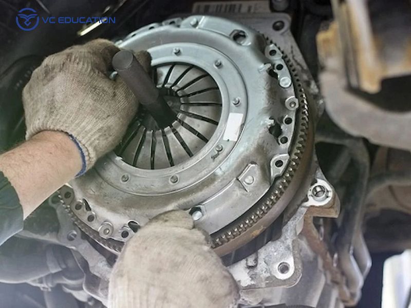 Bộ ly hợp là gì? Cấu tạo, nguyên lý và dấu hiệu hỏng hóc