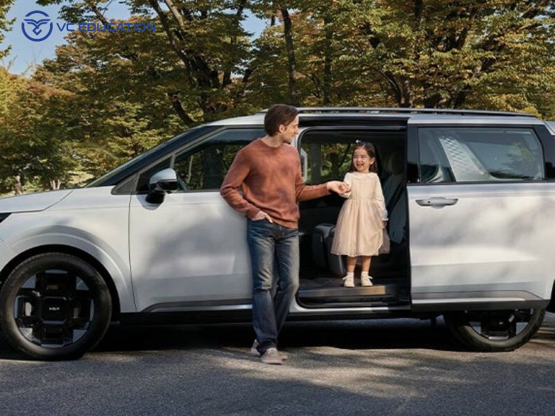 Công Nghệ và Tính Năng Nổi Bật Trên Xe Minivan Hiện Đại