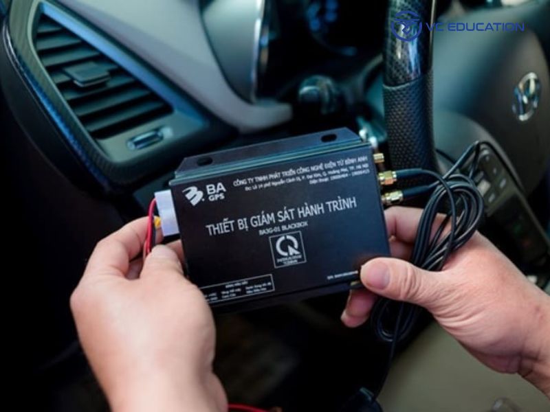 Hộp Đen Ô Tô Là Gì? Phân Biệt Các Loại "Hộp Đen" Thực Sự