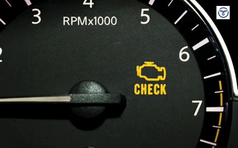 Đèn Check Engine báo sáng trên bảng taplo ô tô