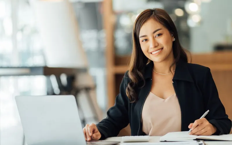 Nhân viên kinh doanh tìm kiếm khách hàng